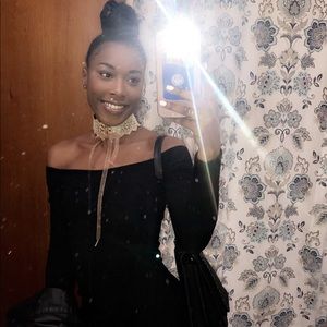 MEET YOUR POSHER 😊